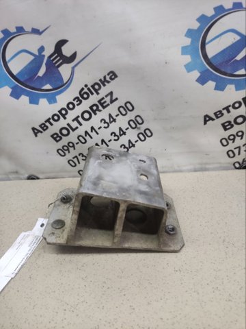 Кронштейн підсилювача заднього бампера 5832442010 TOYOTA