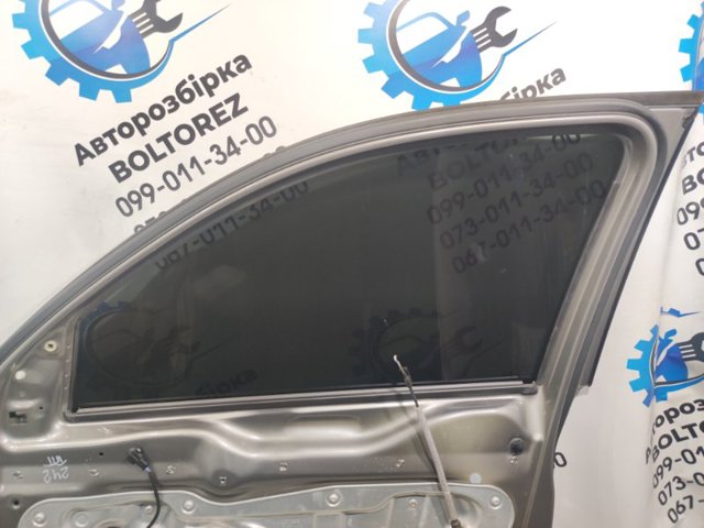 Пасажирські передні двері 5N0831056B VAG