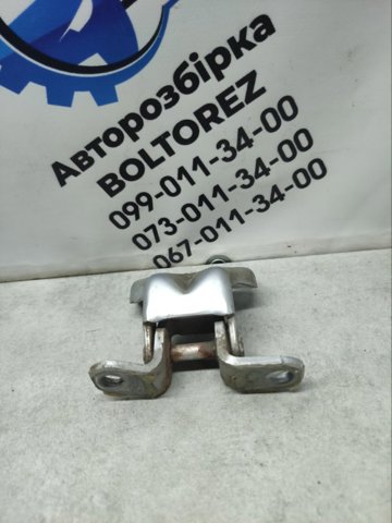 Петля заднтої двері, правої 61520FA020 SUBARU