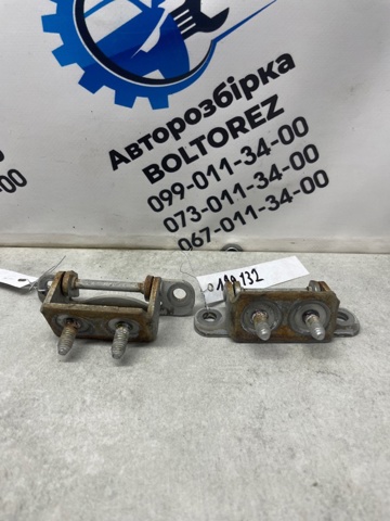 Петля третіх/п'ятих дверей 61820FC100 SUBARU