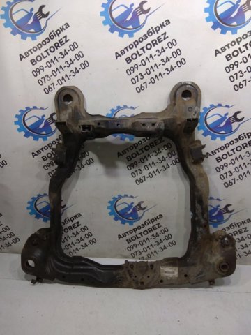 Передня балка 624051F000 HYUNDAI