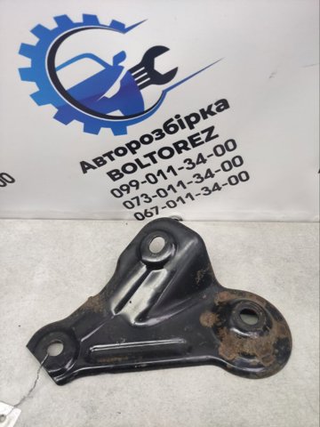Кронштейн передньої балки 624762H000 HYUNDAI