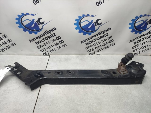 Рамка радіатора верхня 62512JG00A NISSAN