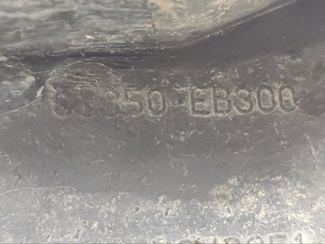 Бризковики передній, правий 63850EB300 NISSAN