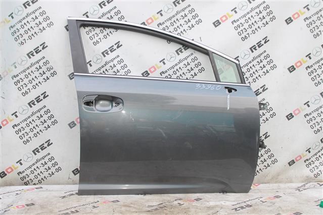 Пасажирські передні двері 670010F011 TOYOTA