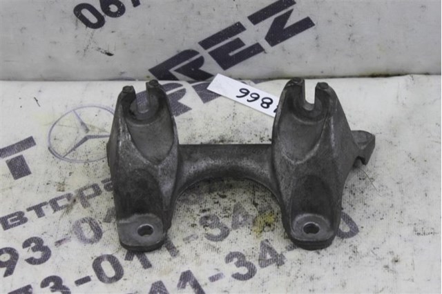 Кронштейн подушки КПП 6760304 BMW