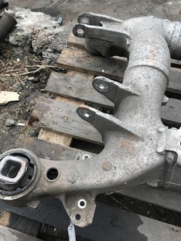 Підрамник задній 6770842 BMW