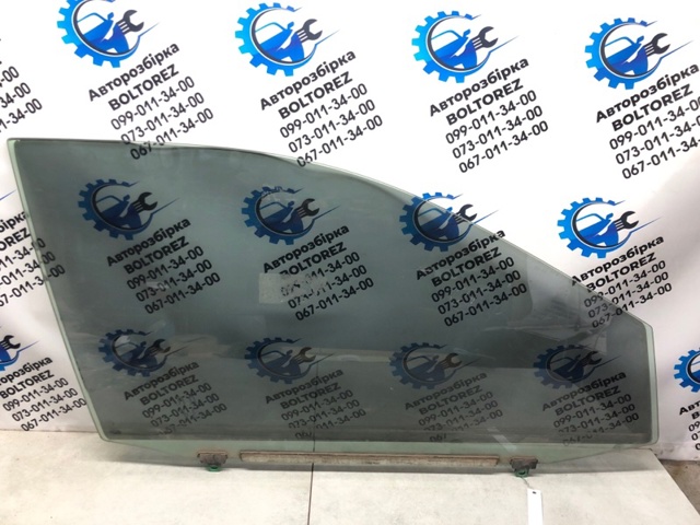 Скло передньої правої двері 6810148070 TOYOTA