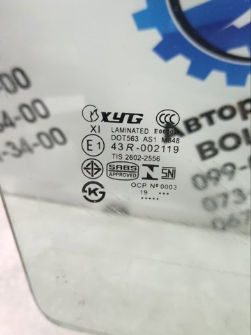 Скло пасажирських дверей 6810150200 TOYOTA