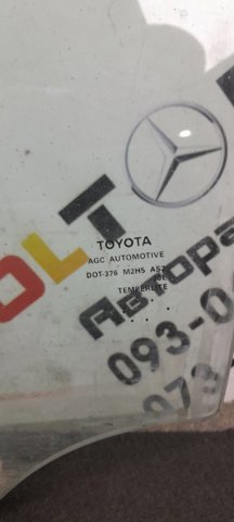 Вікно (передніх дверей) двері 6810206300 TOYOTA