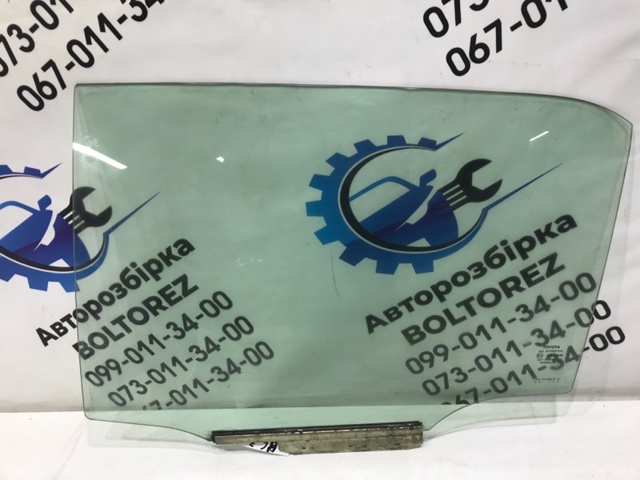Скло заднє ліве 6810402200 TOYOTA