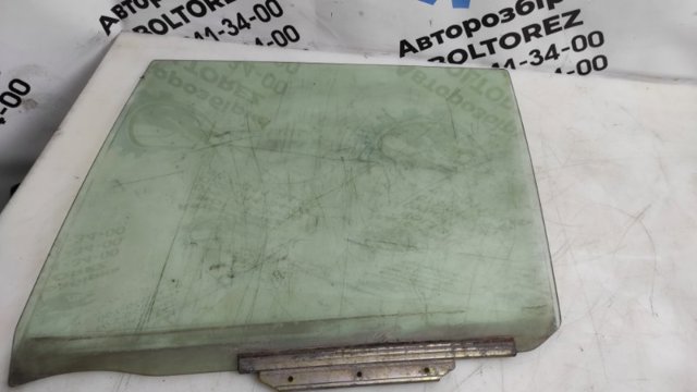 Скло задніх дверей, лівих 6810442120 TOYOTA