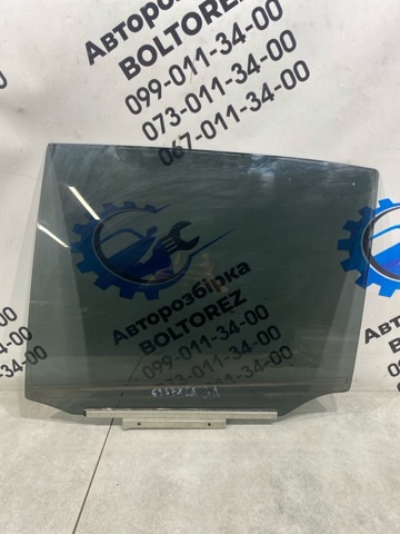 Скло задньої двері лівої 6810448110 TOYOTA