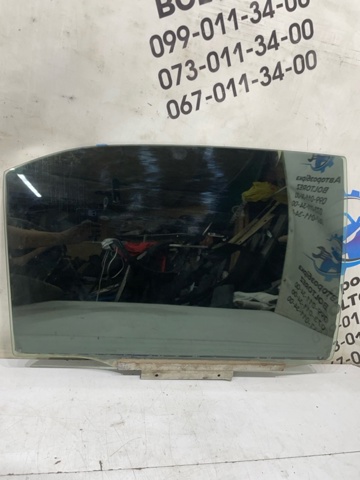Вікно задніх дверей 6811333150 TOYOTA