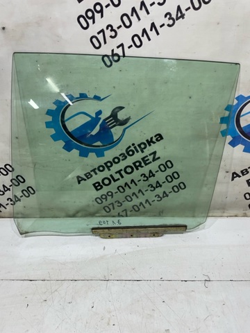 Скло заднє ліве 6811442050 TOYOTA