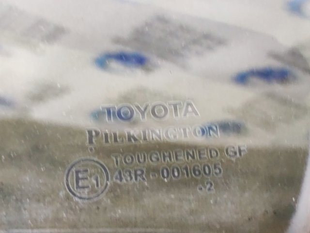 Скло-кватирка двері, передній, лівій 6812605010 TOYOTA