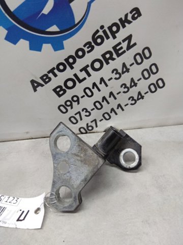 Завіса дверей передніх правих 6873030160 TOYOTA