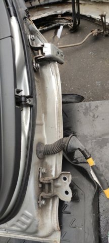 Навішування двері водія (петлі) 687400D010 TOYOTA