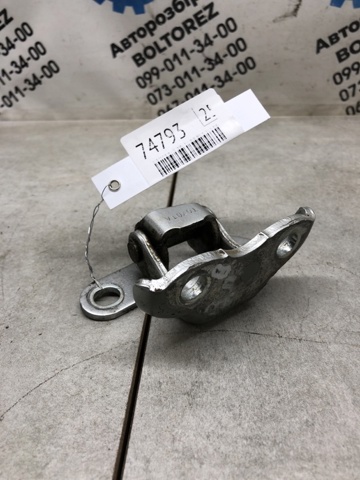 Петля задніх правих дверей 6875005020 TOYOTA
