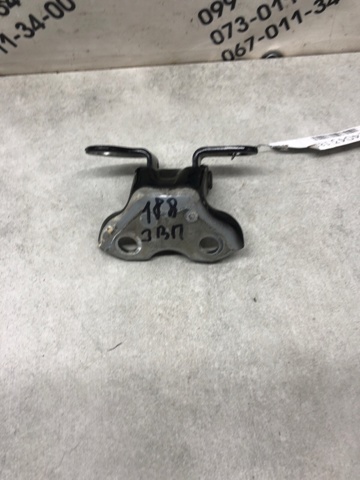 Петля задніх правих дверей 6875020120 TOYOTA
