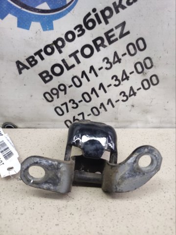 Петля заднтої двері, лівої 6878060031 TOYOTA
