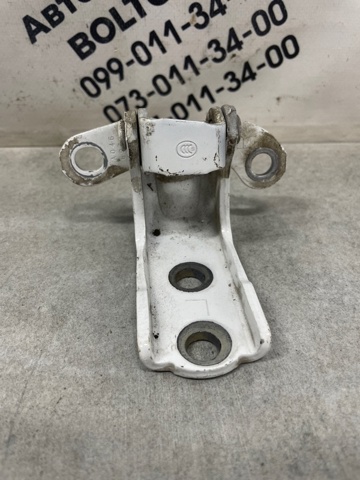 Петля задніх дверей, лівих 6878060040 TOYOTA