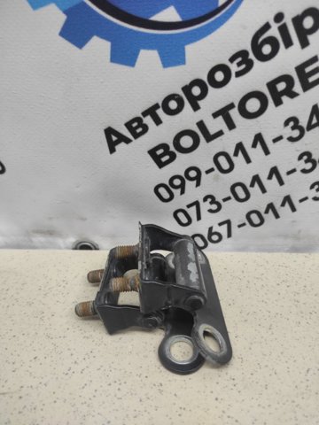 Петля третіх/п'ятих дверей 6881005010 TOYOTA