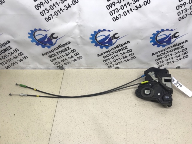 Замок дверей водія Тойота Ауріс UKP