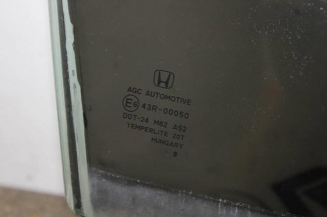 Скло передньої правої двері 73300SWYE00 HONDA