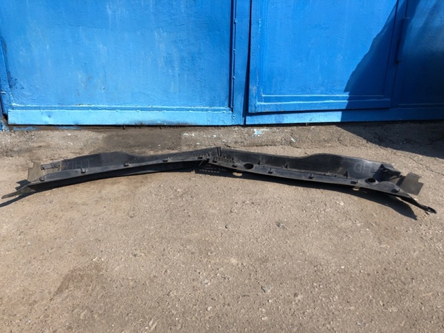 Водостік лобового скла, жабо 7405A242 MITSUBISHI