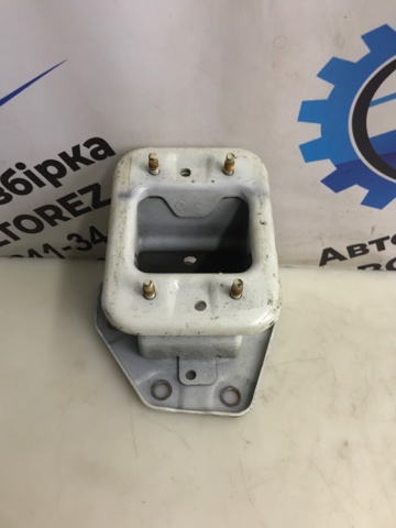 Кронштейн підсилювача переднього бампера 75115ED000 NISSAN