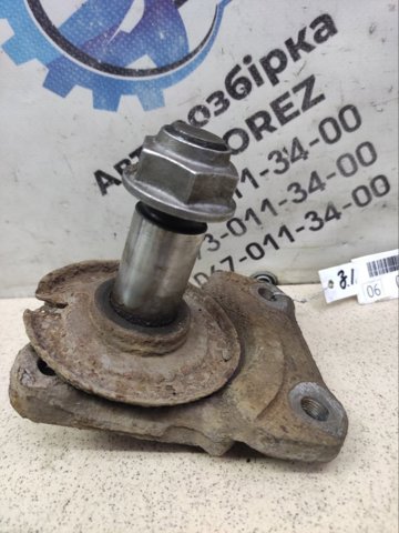 Кулаки поворотні задньої підвіски 7701477982 RENAULT