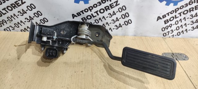 Підаль газу 7801013011 TOYOTA