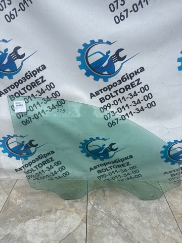 Скло передньої правої двері 7L0845202F VAG
