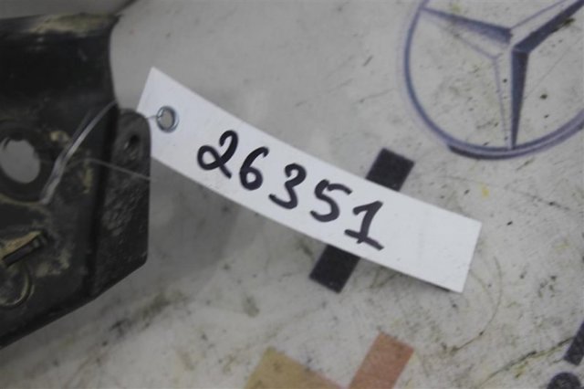 Праве кріплення переднього бампера 7L6807184C VAG