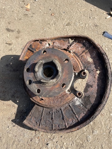 Кулак поворотний правий 7P0505436B VAG
