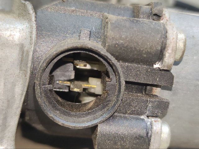 Мотор склопідйомника дверей передніх, правих 80730EB305 NISSAN