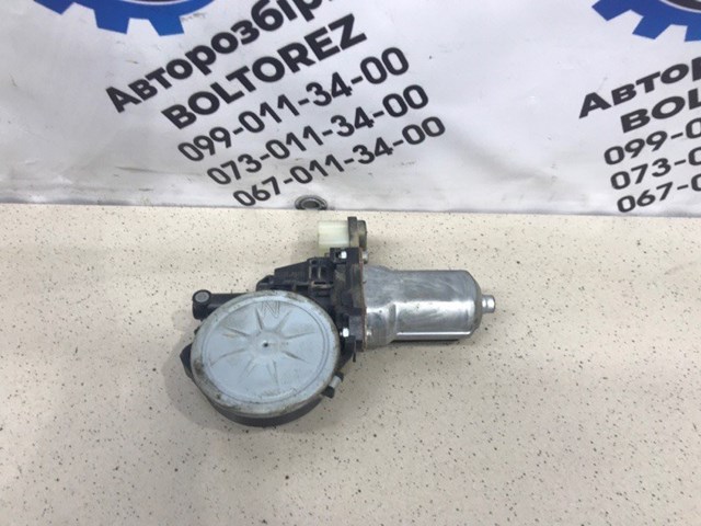 Мотор склопідйомника дверей передніх, правих 80730EG000 NISSAN