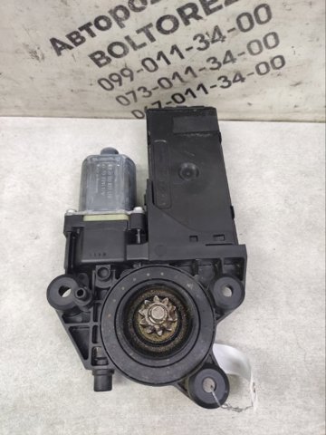 Двигун стеклопод'емника двері задньої, лівої 807315510R RENAULT