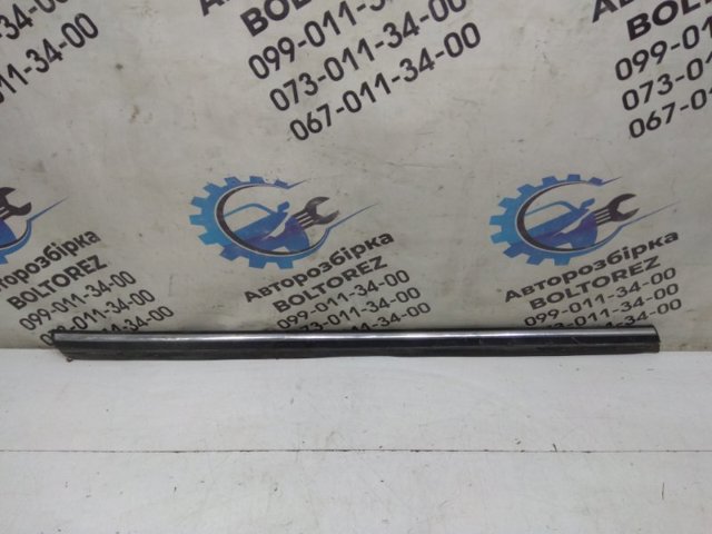 Молдинг передньої лівої двері, нижній 80871CG000 NISSAN