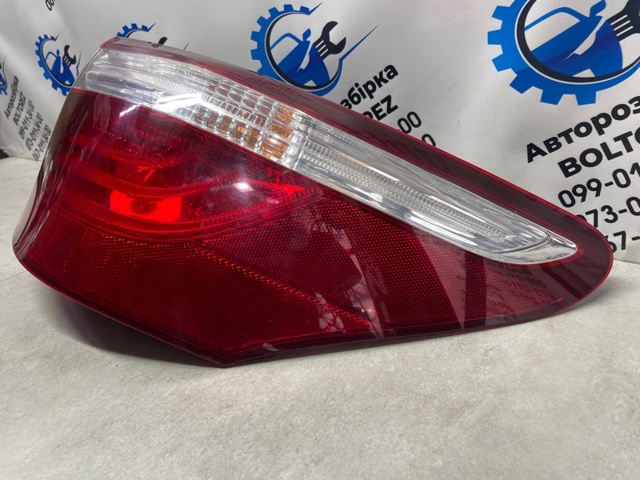 Задній правий зовнішній ліхтар 8155150170 TOYOTA