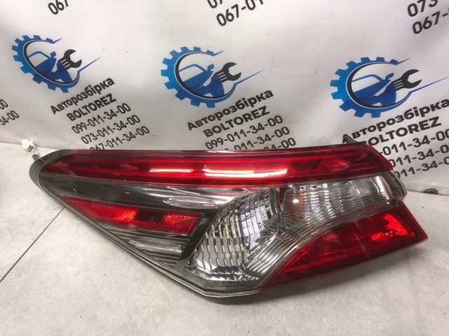 Задній лівий зовнішній ліхтар 8156133660 TOYOTA