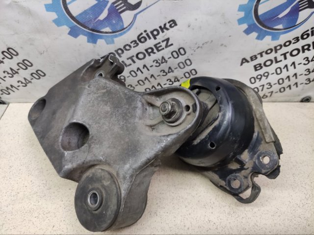 Подушка (опора) двигуна, права (сайлентблок) 8200024812 RENAULT