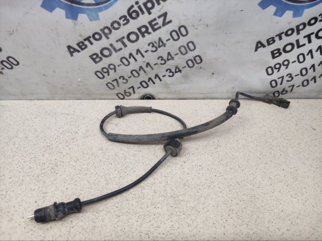 Датчик АБС (ABS) задній 8200084126 RENAULT