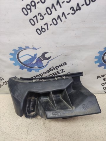Лівий кронштейн заднього бампера 8200699872 RENAULT