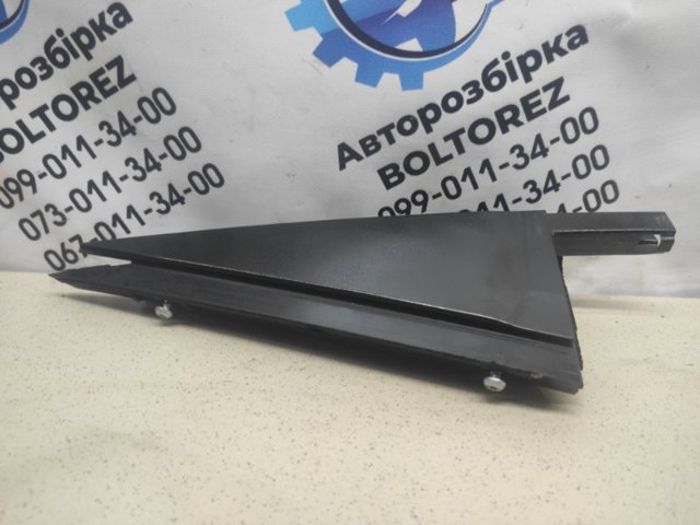 Накладка задніх дверей, правих, вертикальних 82234JG00A NISSAN