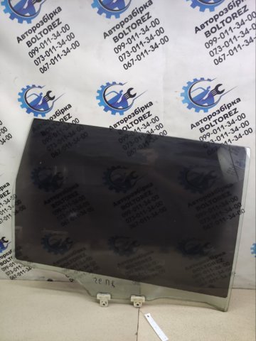 Скло задньої двері правої 823008H300 NISSAN