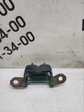 Петля заднтої двері, правої 82400EA00A NISSAN