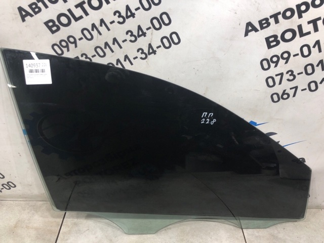 Скло передніх дверей, правою 824212L010 HYUNDAI