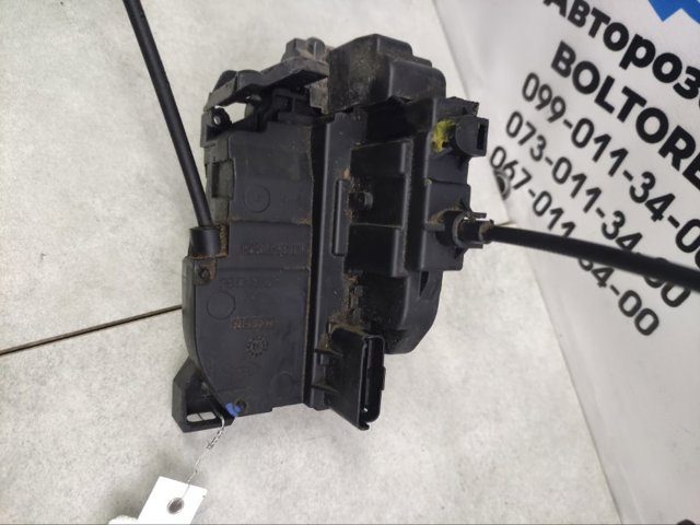 Замок задньої дверї, правої 825028873R RENAULT